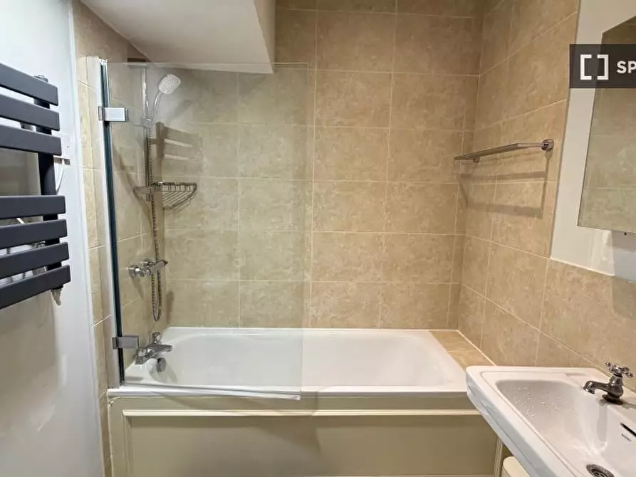 Immagine 10 di Appartamento in affitto  in Altenburg Gardens a Wandsworth