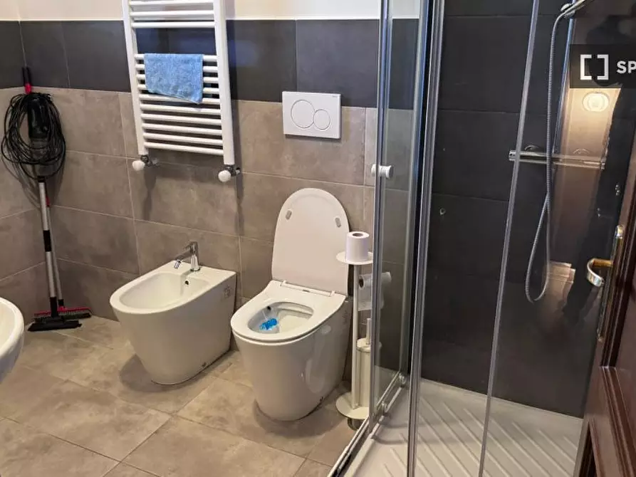 Immagine 3 di Camera condivisa in affitto  in Via dei Macarani a Roma