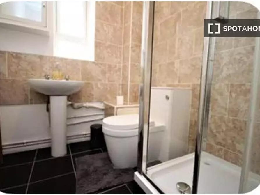 Immagine 2 di Appartamento in affitto  in 48 Arbour Square, London E1 0PP a Poplar