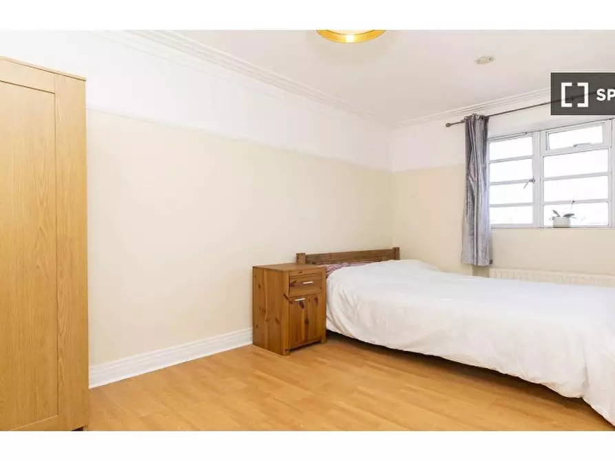 Immagine 5 di Appartamento in affitto  in Mornington Pl a Camden Town