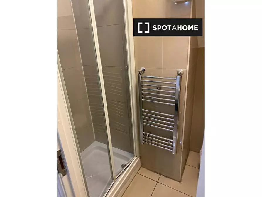 Immagine 16 di Camera condivisa in affitto  in Thirsk Road a Merton