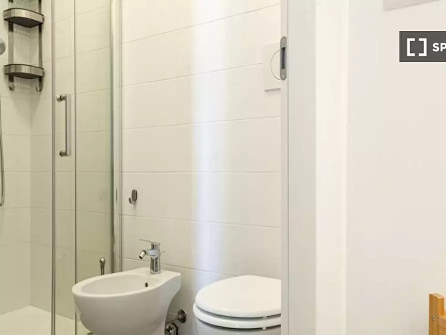 Immagine 17 di Camera condivisa in affitto  in Via Lorenteggio a Milano