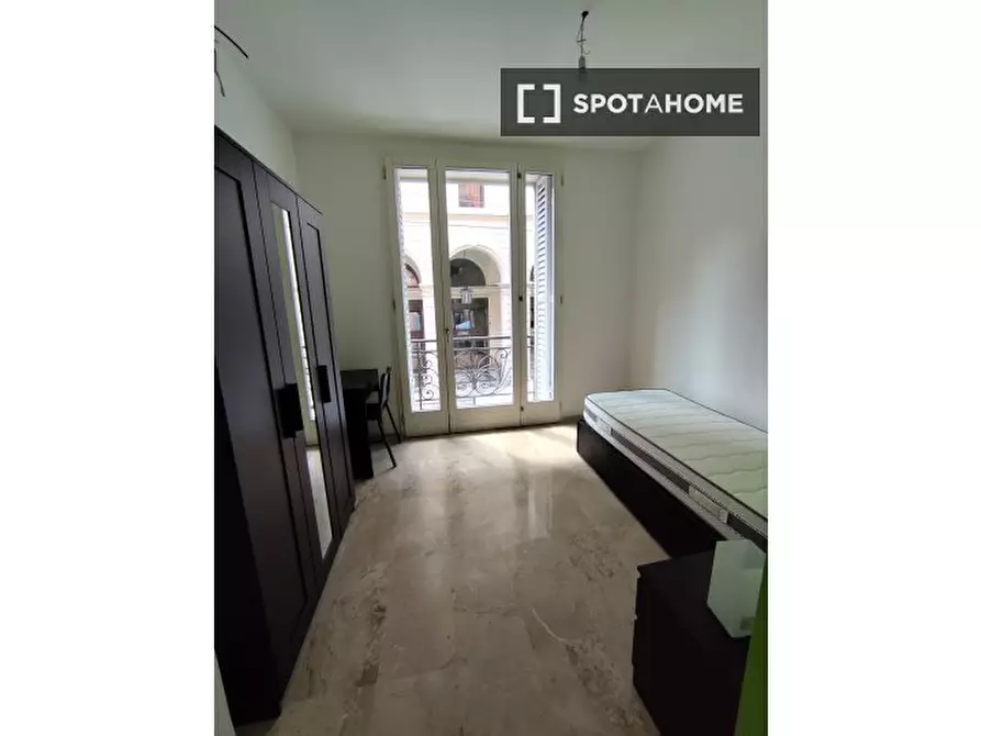 Immagine 1 di Camera condivisa in affitto  in Via Ugo Bassi a Bologna