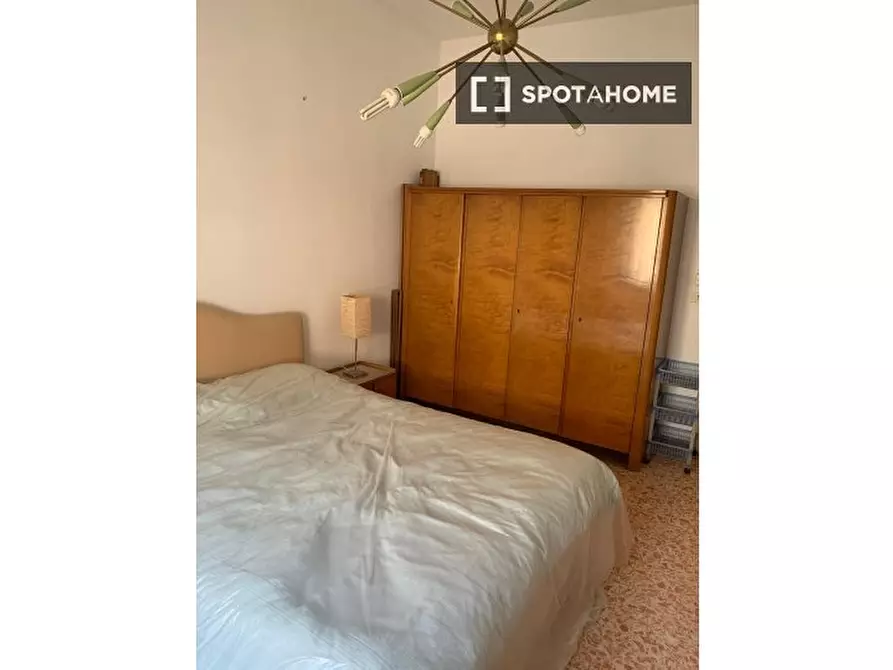 Immagine 4 di Camera condivisa in affitto  in Via dei Monti di Creta a Roma