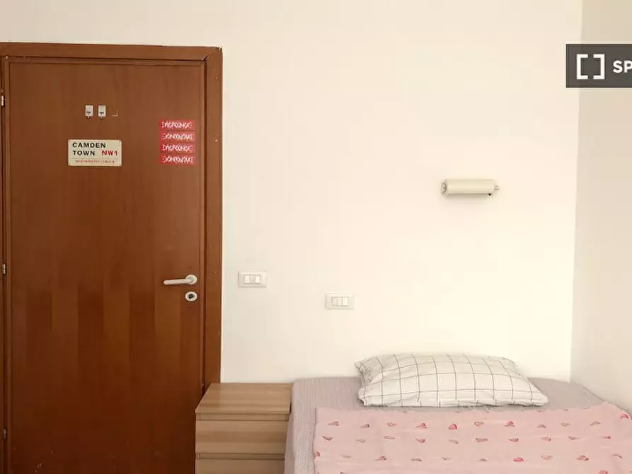Immagine 1 di Camera condivisa in affitto  in Via Alessandro Brisse a Roma