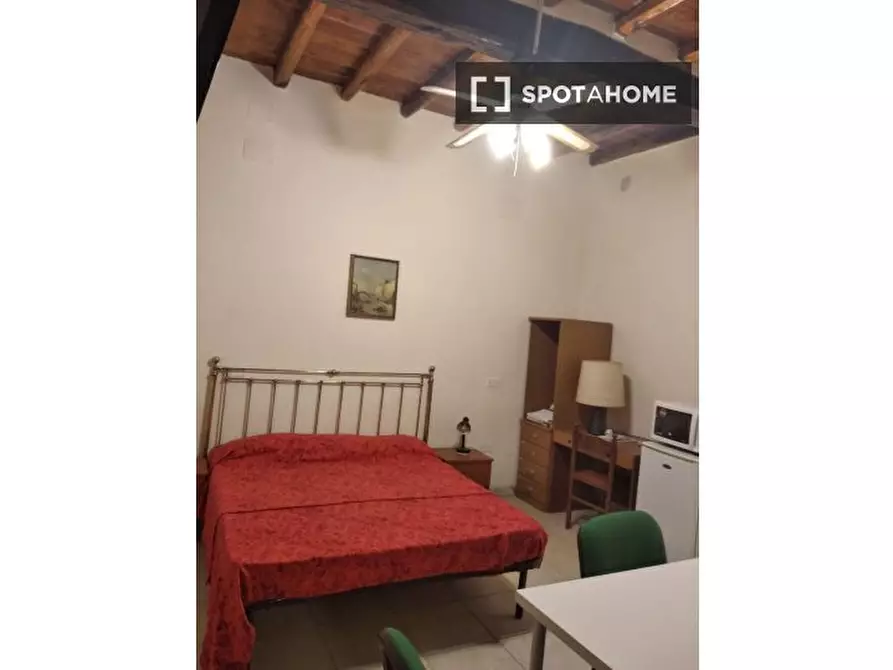 Immagine 3 di Camera condivisa in affitto  in Via dell'Olmata a Roma