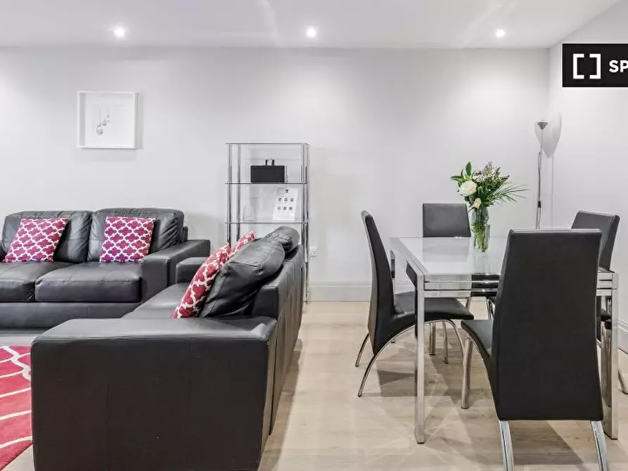 Immagine 4 di Appartamento in affitto  in -40 The Quadrant a Richmond