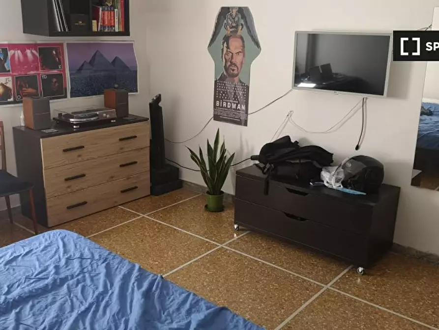 Immagine 5 di Camera condivisa in affitto  in Via Montebuono a Roma