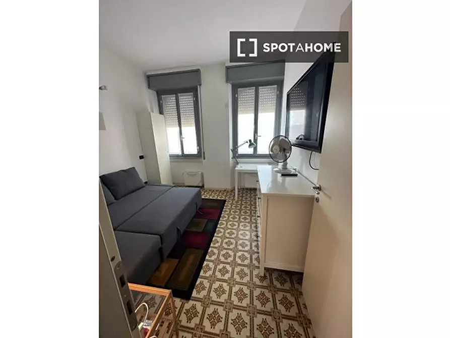 Immagine 2 di Camera condivisa in affitto  in Via Luigi Mercantini a Milano