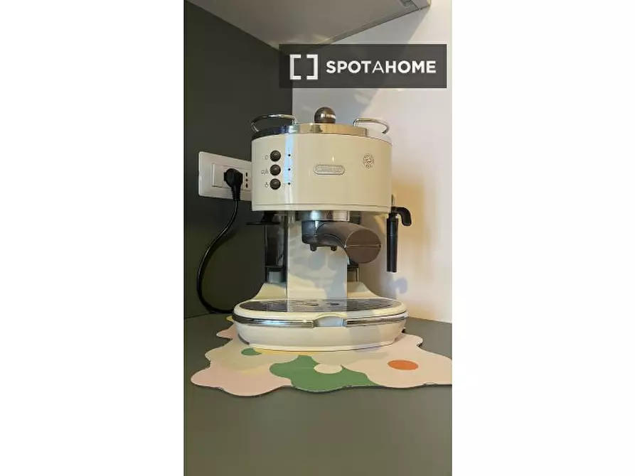 Immagine 7 di Appartamento in affitto  in Via Ivrea a Roma