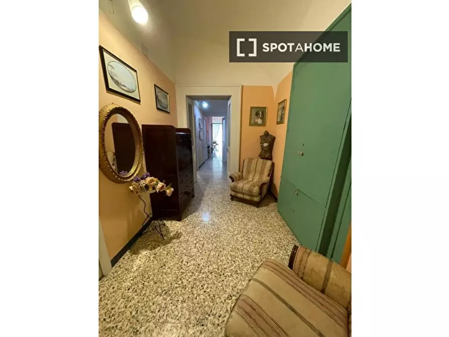 Immagine 14 di Camera condivisa in affitto  in Vico Latilla a Napoli