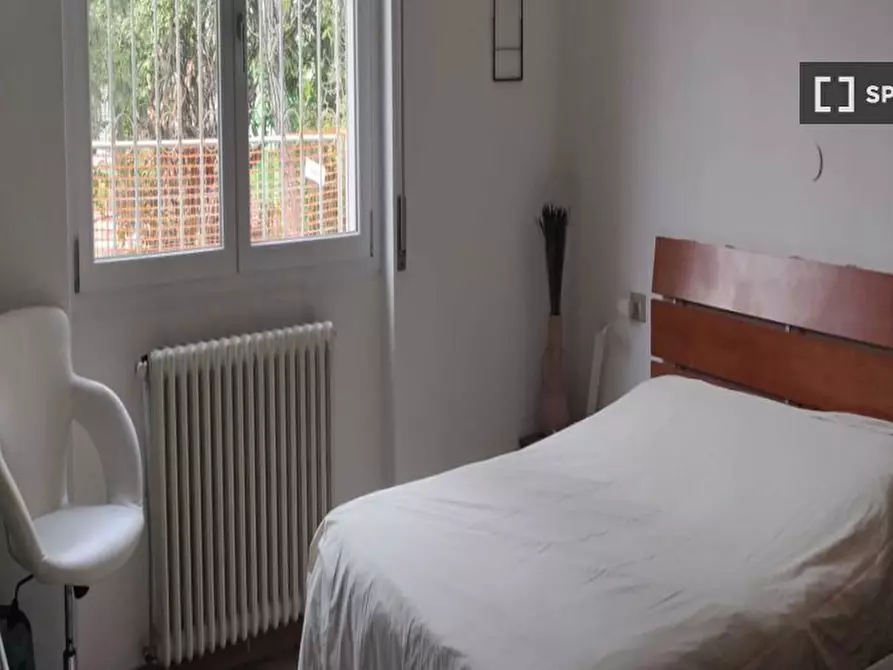 Immagine 2 di Camera condivisa in affitto  in Via Orobia a Milano