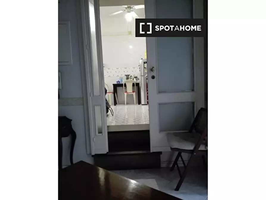 Immagine 14 di Camera condivisa in affitto  in Vico Tarsia a Napoli