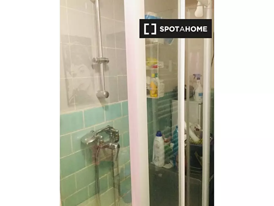 Immagine 10 di Camera condivisa in affitto  in Via Sebastiano Veniero a Roma