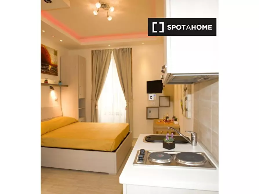 Immagine 17 di Camera condivisa in affitto  in Via Vetulonia a Roma