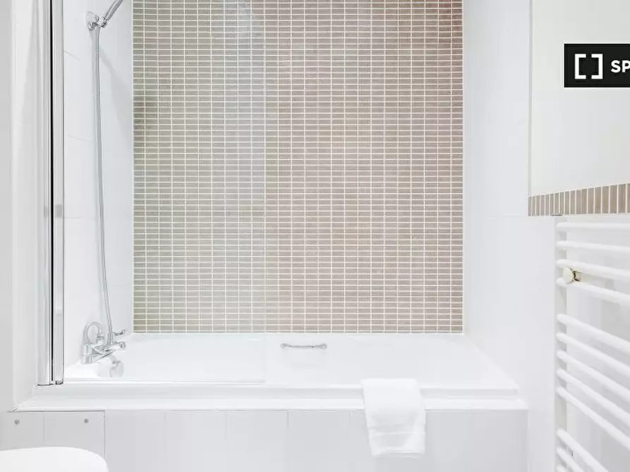 Immagine 13 di Appartamento in affitto  in Leret Way a Leatherhead