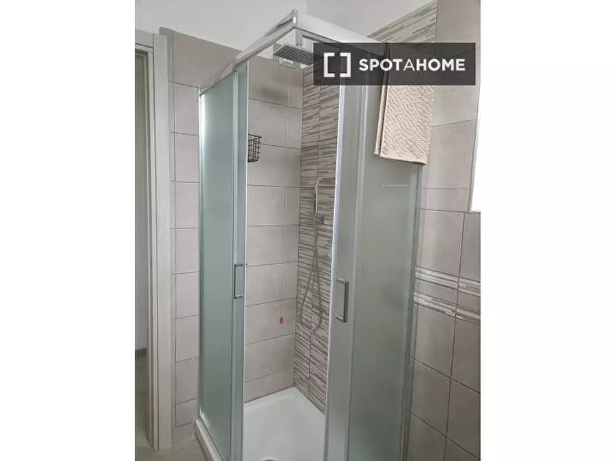 Immagine 17 di Camera condivisa in affitto  in Via Castellammare a Milano