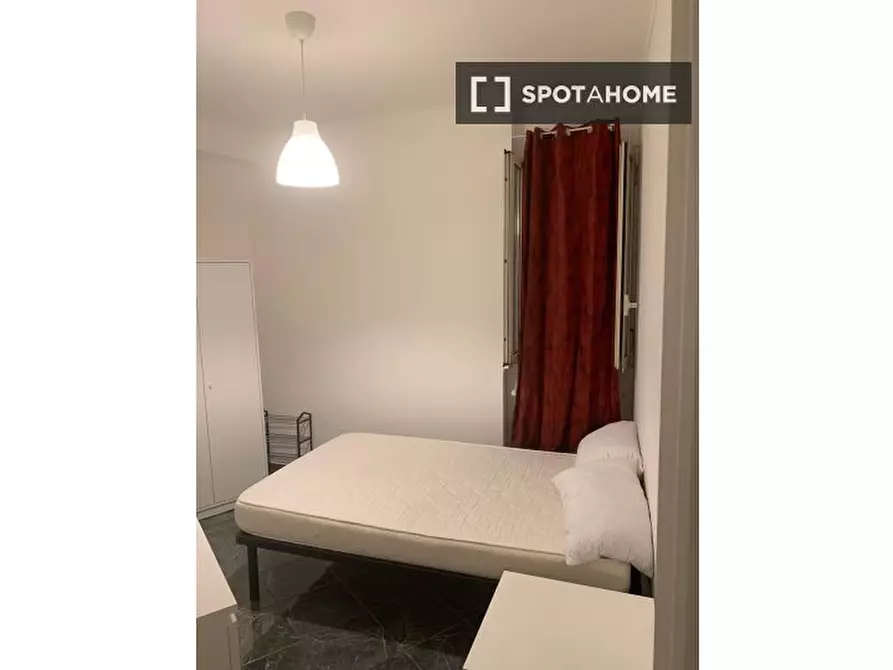 Immagine 2 di Camera condivisa in affitto  in Via di S. Romano a Roma