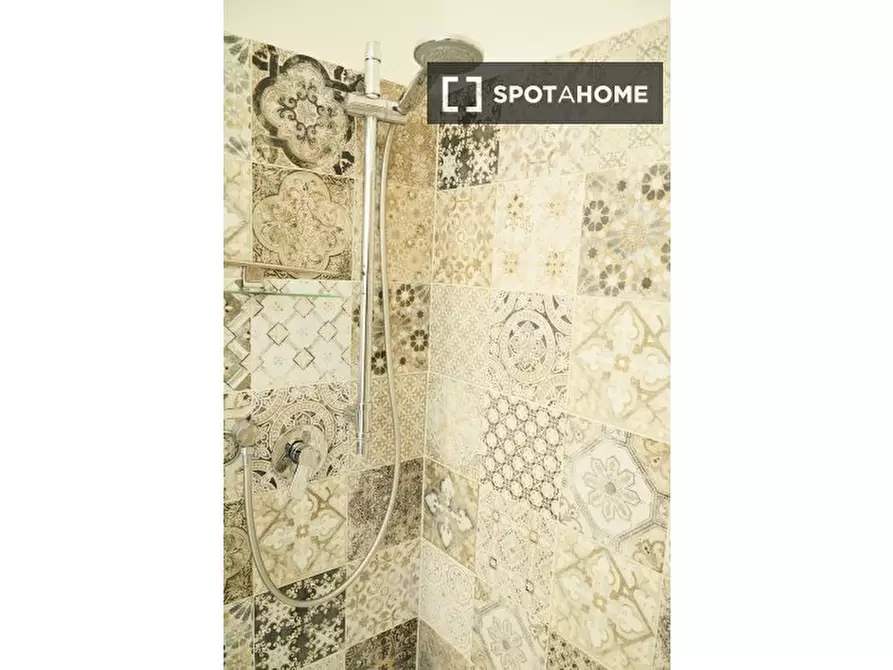 Immagine 5 di Camera condivisa in affitto  in Via Cipro a Roma