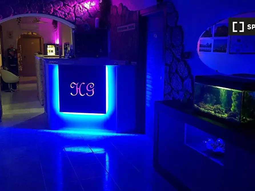 Immagine 12 di Camera condivisa in affitto  in Via Genova a Napoli