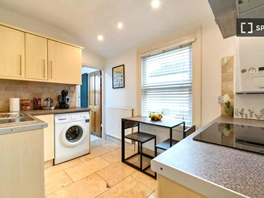 Immagine 3 di Appartamento in affitto  in A Benares Rd a Eltham