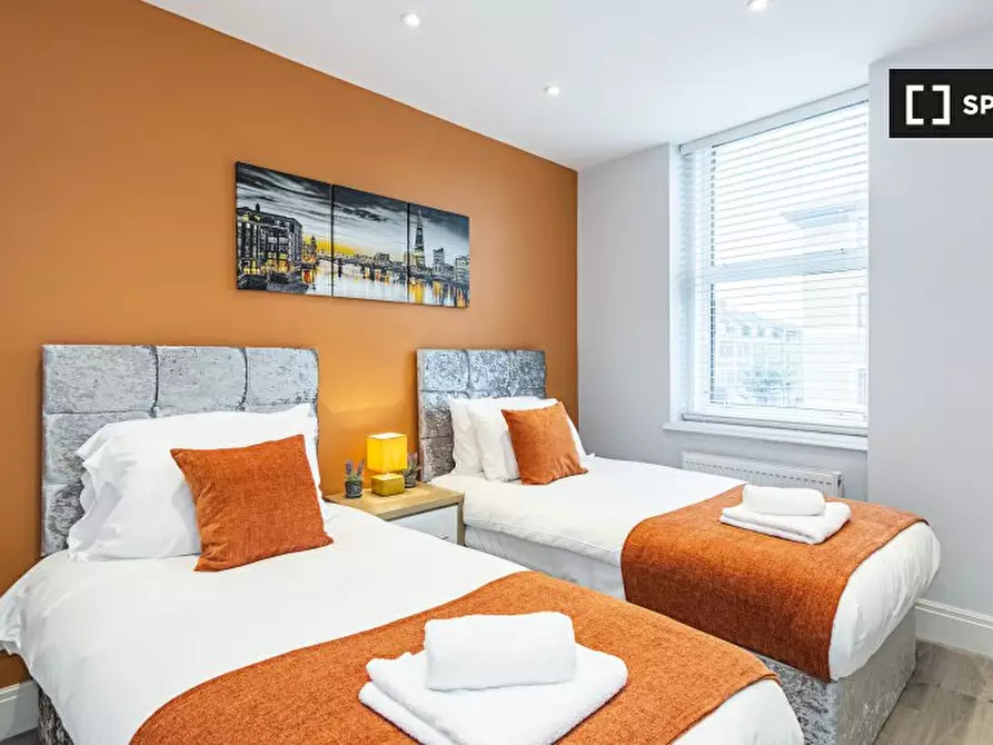 Immagine 17 di Appartamento in affitto  in Kilburn High Rd a Camden Town