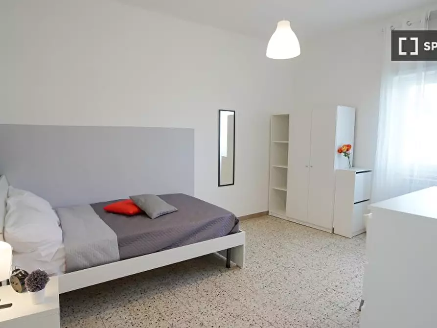 Immagine 2 di Camera condivisa in affitto  in Via Colli Aminei a Napoli