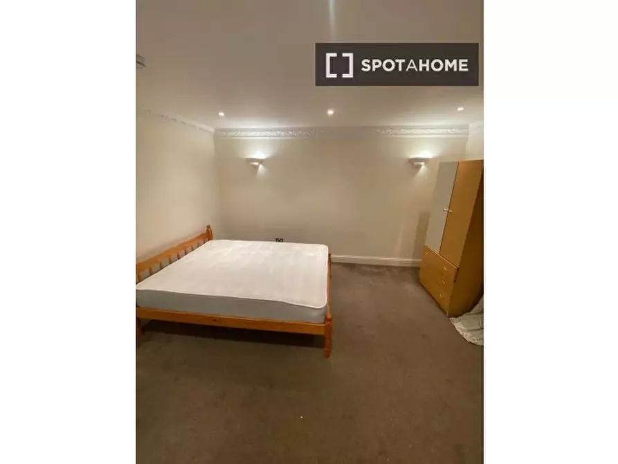 Immagine 1 di Camera condivisa in affitto  in Flat a Greenwich