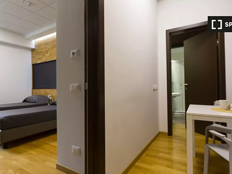 Immagine 8 di Camera condivisa in affitto  in Via di Acqua Bullicante a Roma