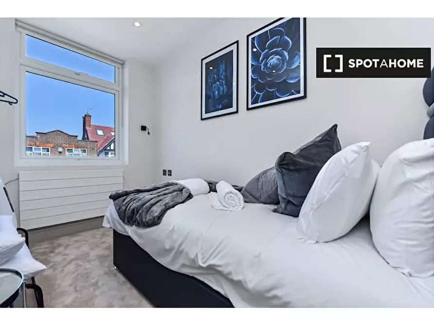 Immagine 8 di Appartamento in affitto  in Flat Goldman House - 122 Wembley Park drive HA9 8HP a Brent