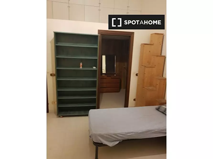 Immagine 3 di Camera condivisa in affitto  in Via Germano Sommeiller a Roma