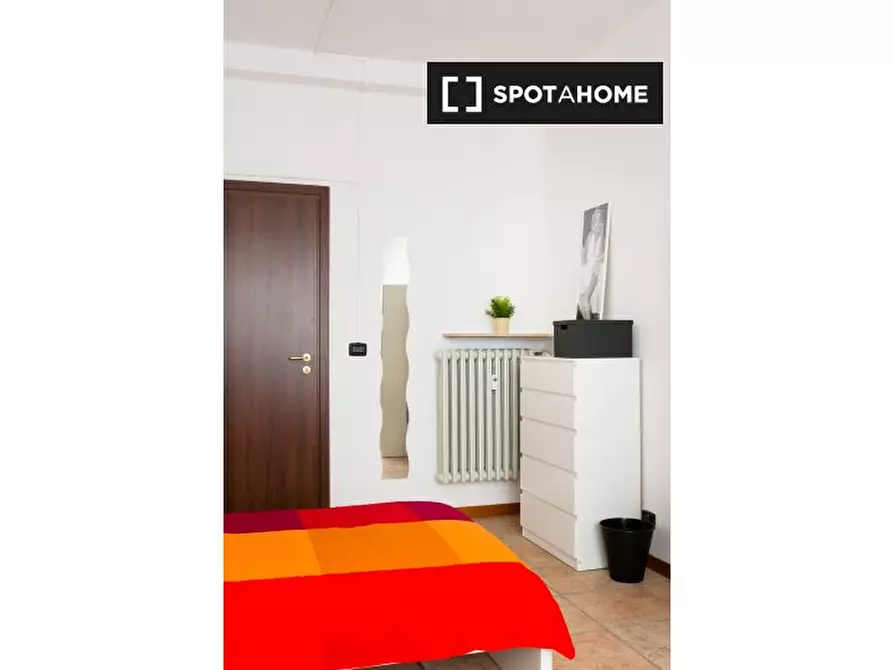 Immagine 3 di Camera condivisa in affitto  in Piazza Tancredi Galimberti a Torino