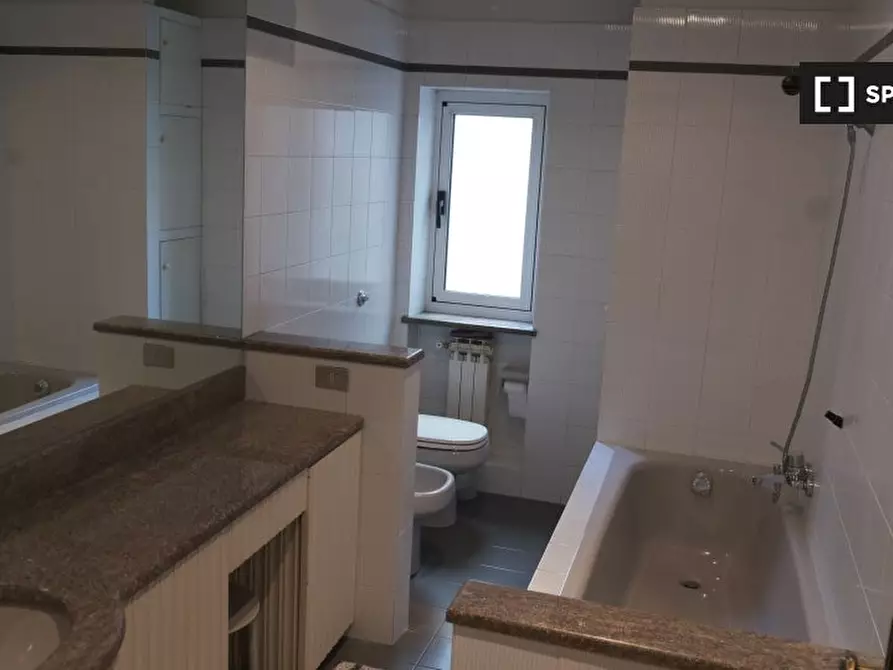 Immagine 16 di Camera condivisa in affitto  in Via Francesco Sivori a Genova