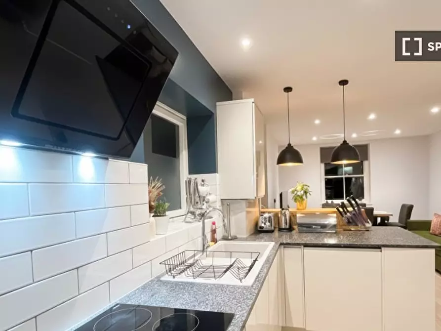 Immagine 3 di Appartamento in affitto  in Harvist Rd a Camden Town