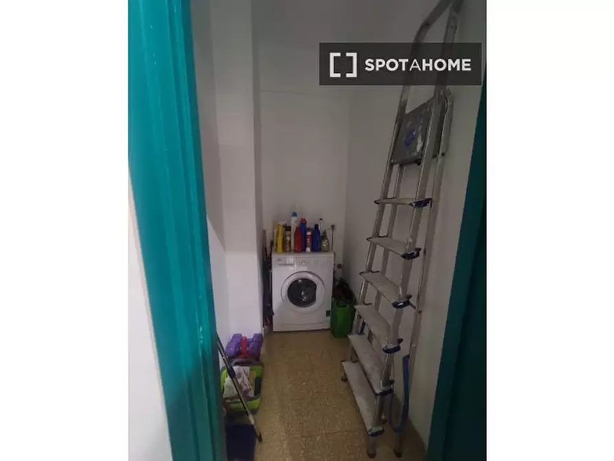 Immagine 6 di Camera condivisa in affitto  in Via della Marranella a Roma