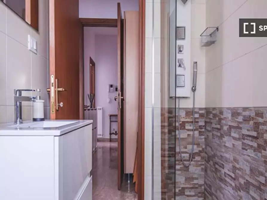 Immagine 14 di Camera condivisa in affitto  in Via Valassina a Milano