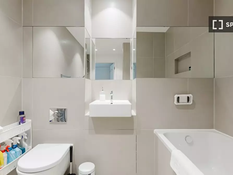 Immagine 18 di Appartamento in affitto  in Broomhill Road a Wandsworth