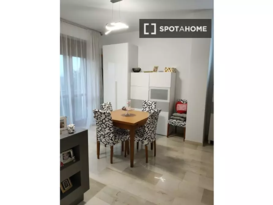 Immagine 1 di Camera condivisa in affitto  in Via Costantino Baroni a Milano