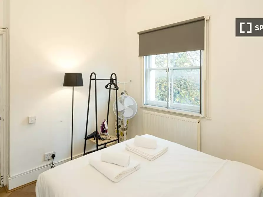 Immagine 6 di Appartamento in affitto  in Cambridge Gardens a Kensington