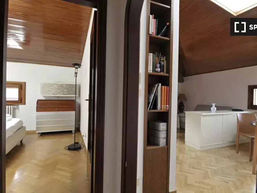 Immagine 8 di Appartamento in affitto  in Piazza S. Martino a Bologna