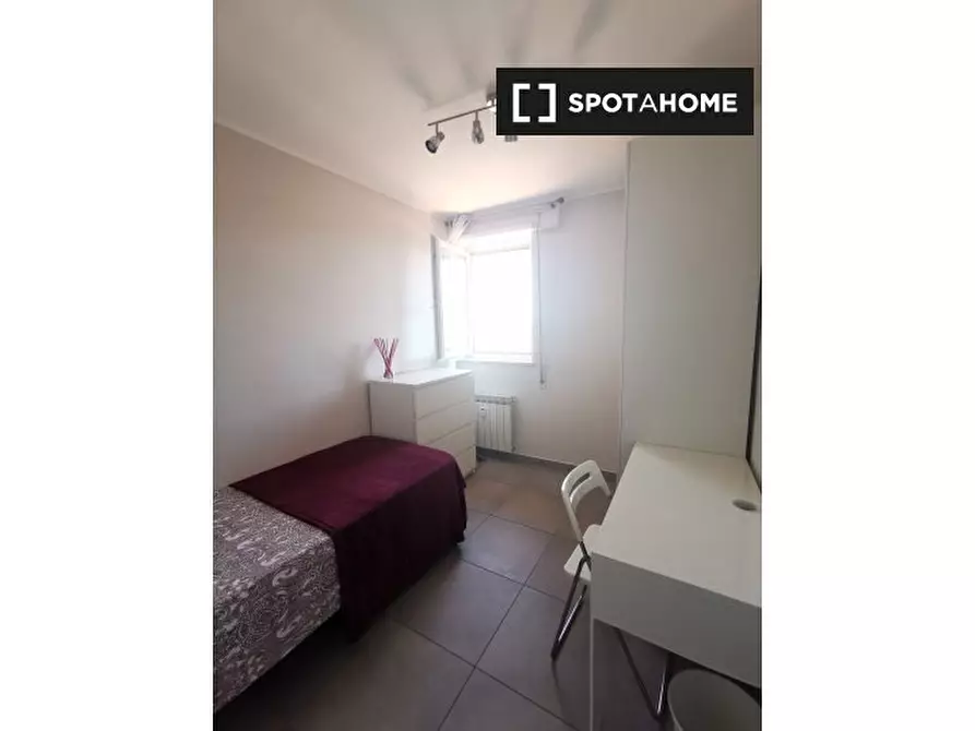 Immagine 2 di Camera condivisa in affitto  in Via Fabio Numerio a Roma