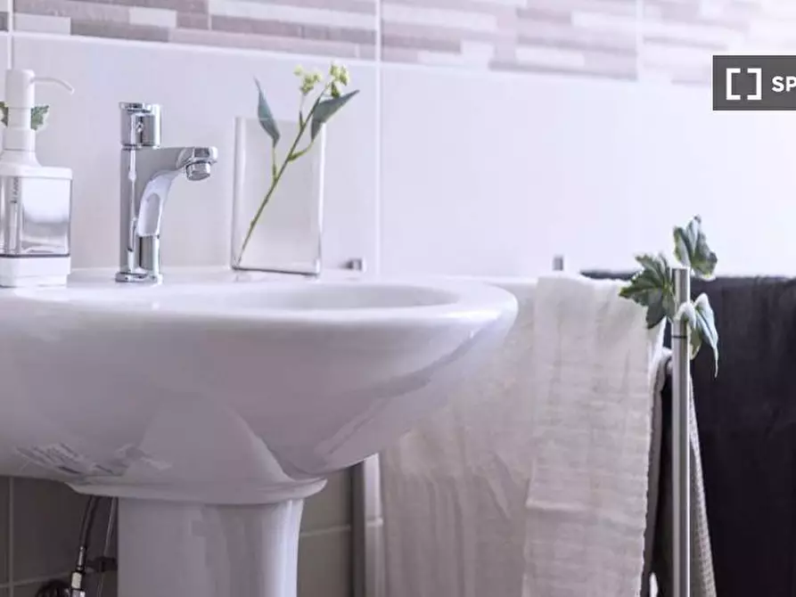 Immagine 19 di Camera condivisa in affitto  in Via Valenza a Milano