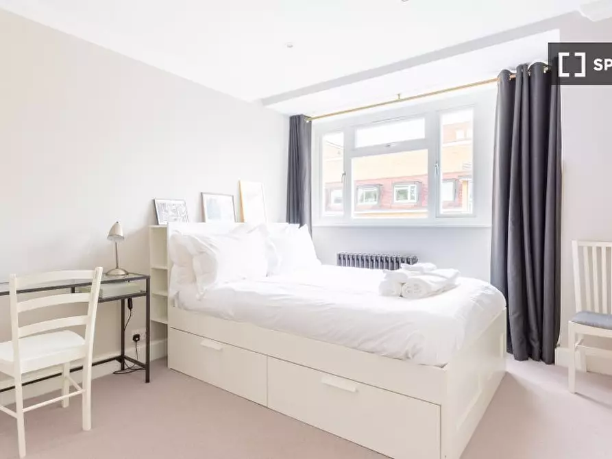 Immagine 7 di Appartamento in affitto  in flat a Kensington