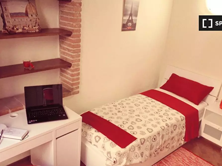 Immagine 2 di Camera condivisa in affitto  in Via dell' Oriuolo a Firenze