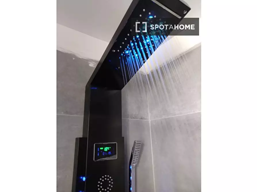 Immagine 15 di Ufficio in affitto  in Corso Svizzera a Torino