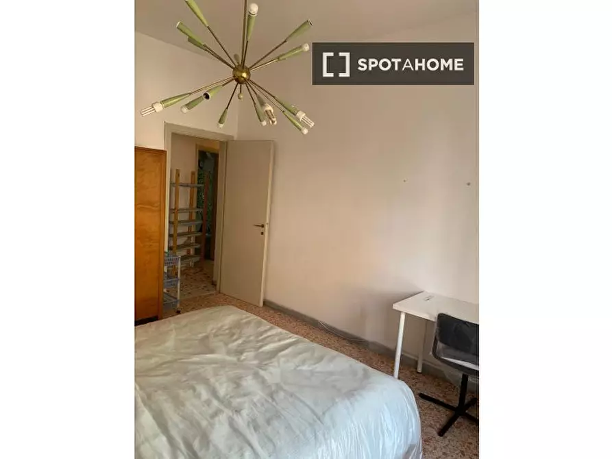 Immagine 3 di Camera condivisa in affitto  in Via dei Monti di Creta a Roma