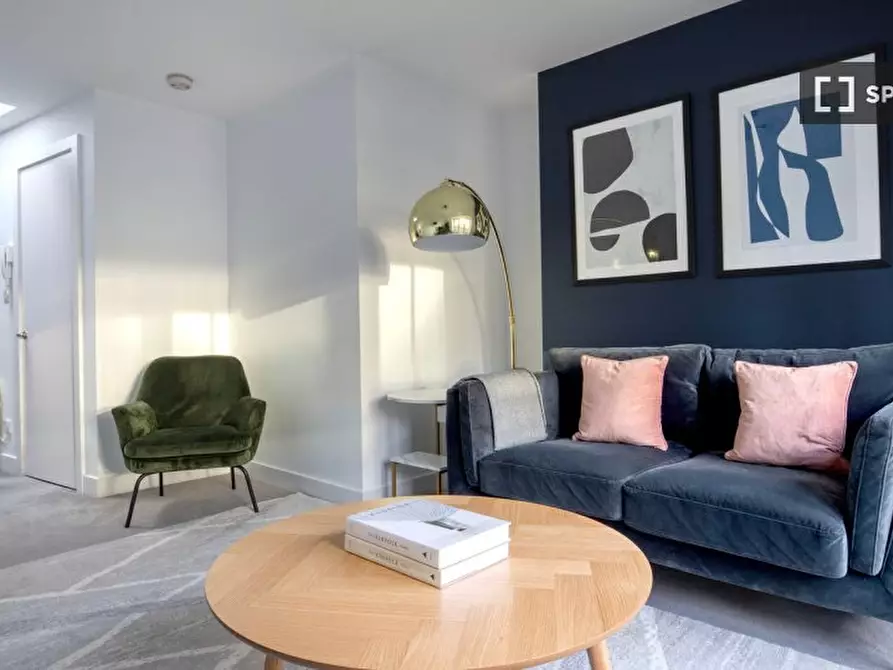 Immagine 1 di Appartamento in affitto  in Aldersgate St a Islington