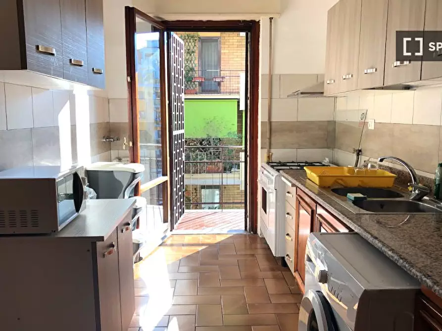 Immagine 19 di Camera condivisa in affitto  in Via Francesco Orestano a Roma