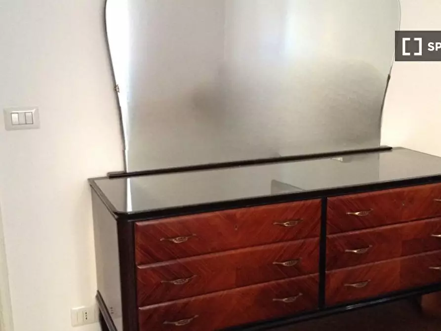 Immagine 3 di Camera condivisa in affitto  in Via degli Umbri a Roma