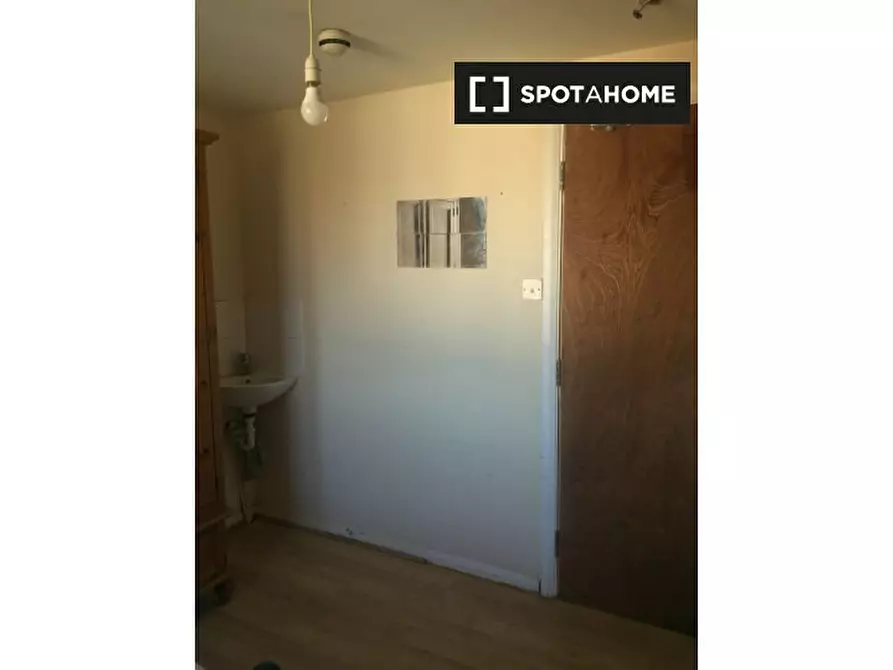 Immagine 6 di Camera condivisa in affitto  in Mill Ave a Hillingdon